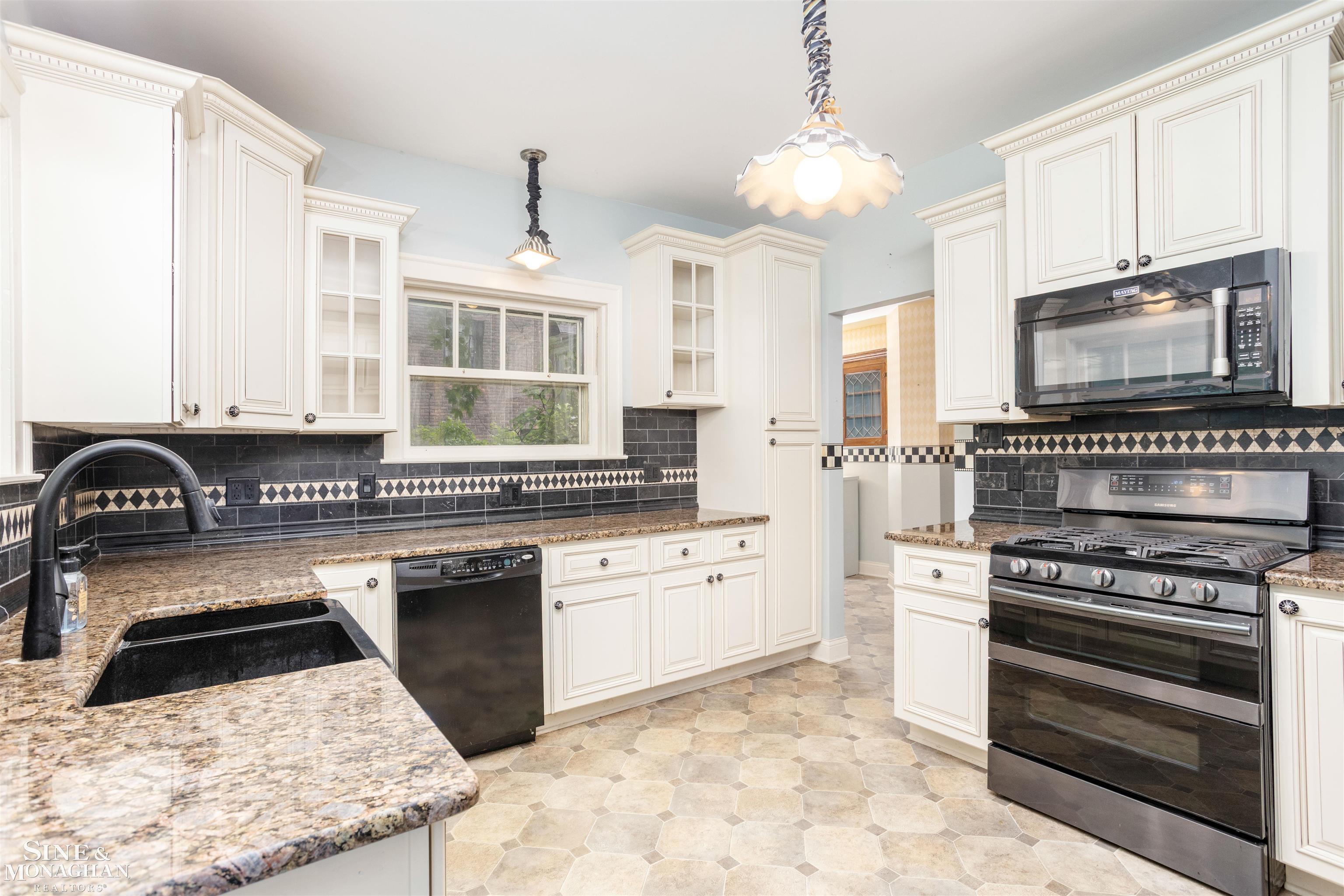 1121 Buckingham Road