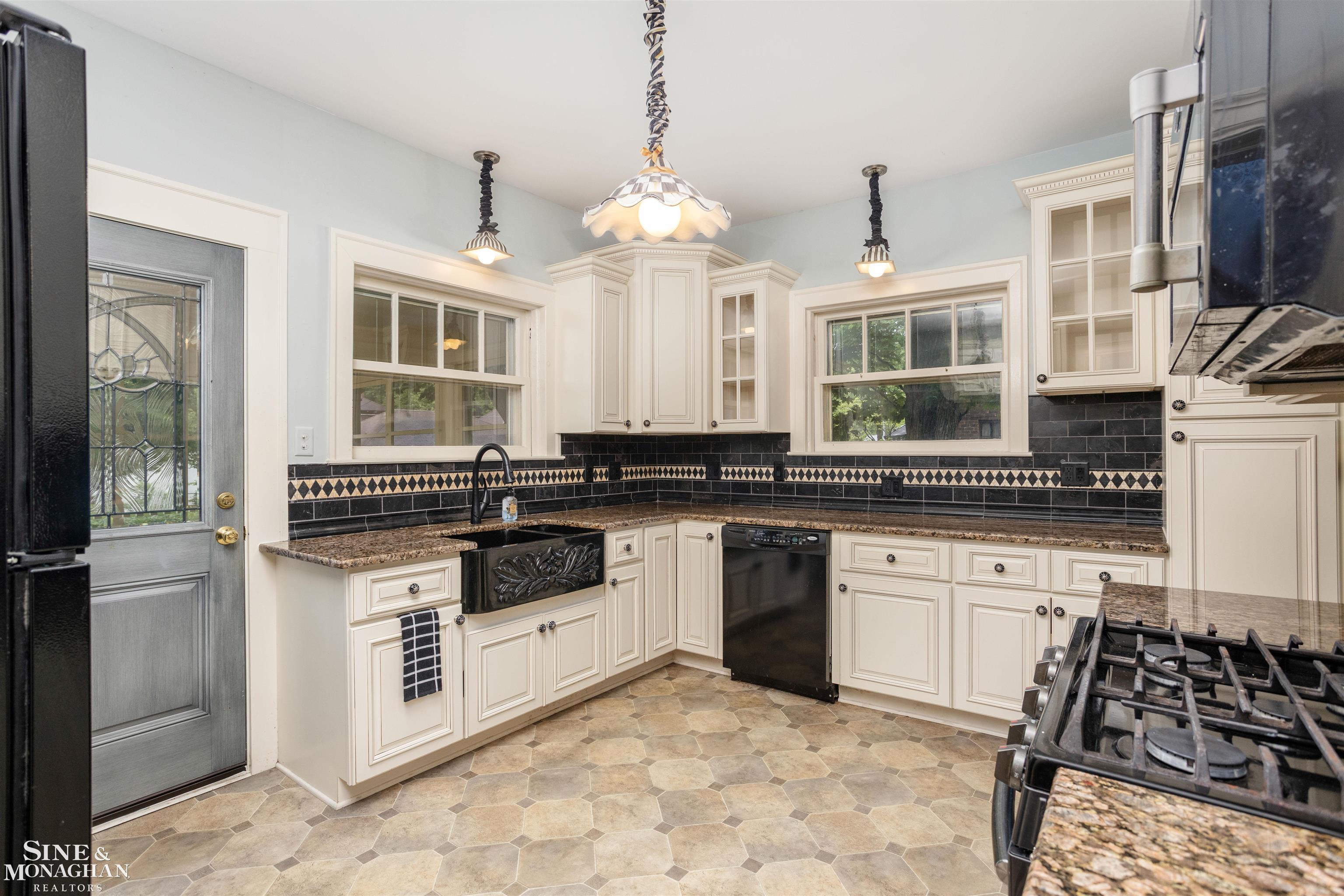 1121 Buckingham Road