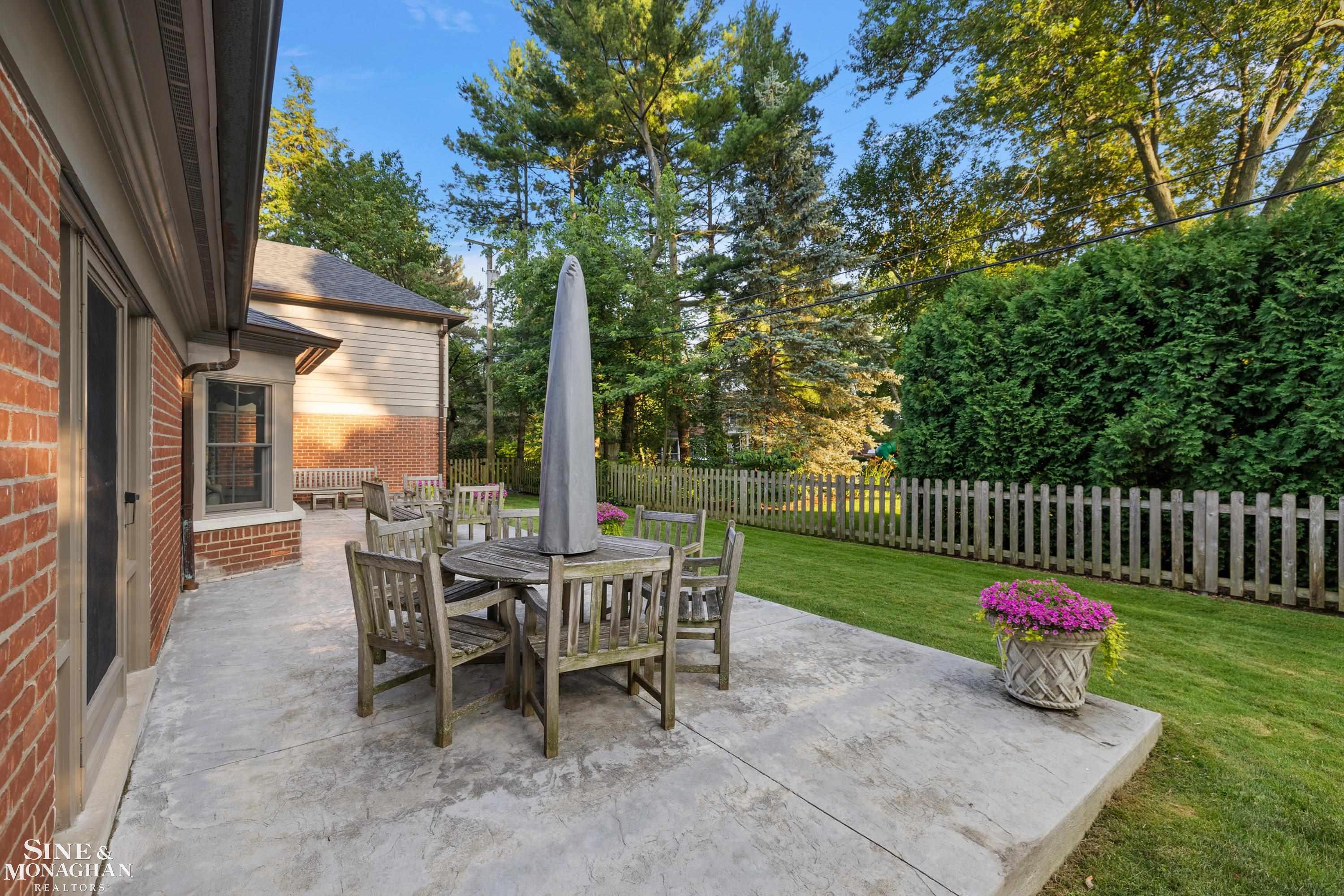 39 Harbor Hill Road