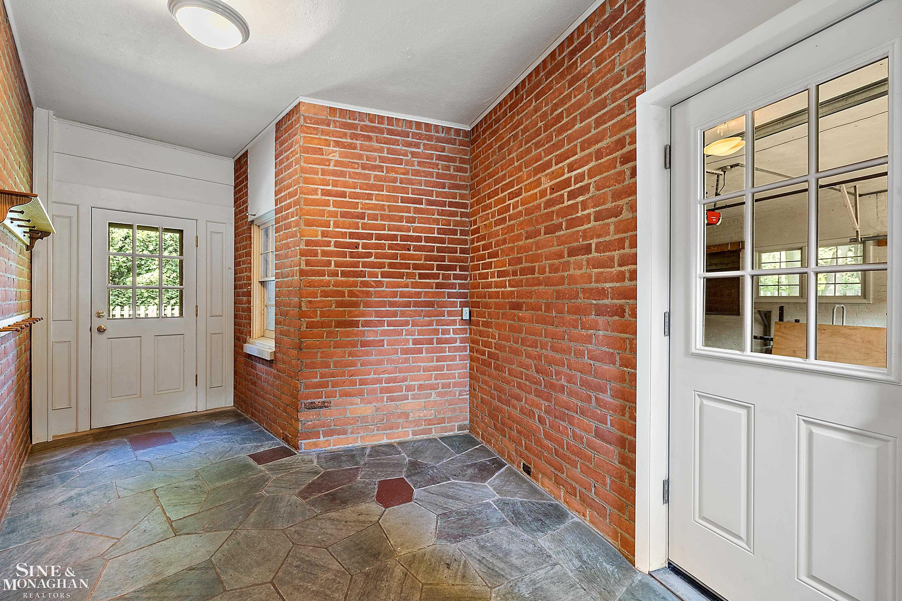 39 Harbor Hill Road