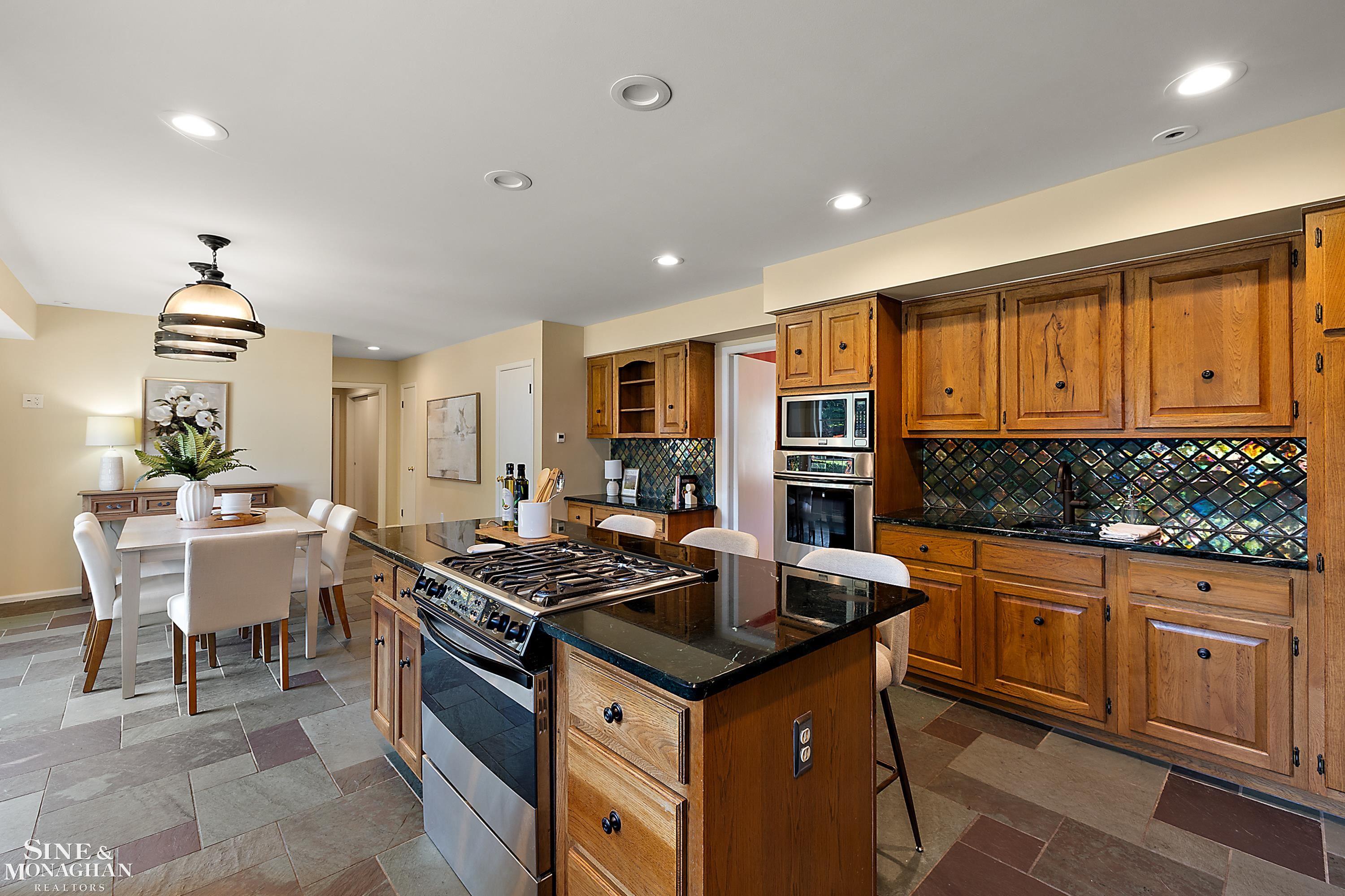 39 Harbor Hill Road