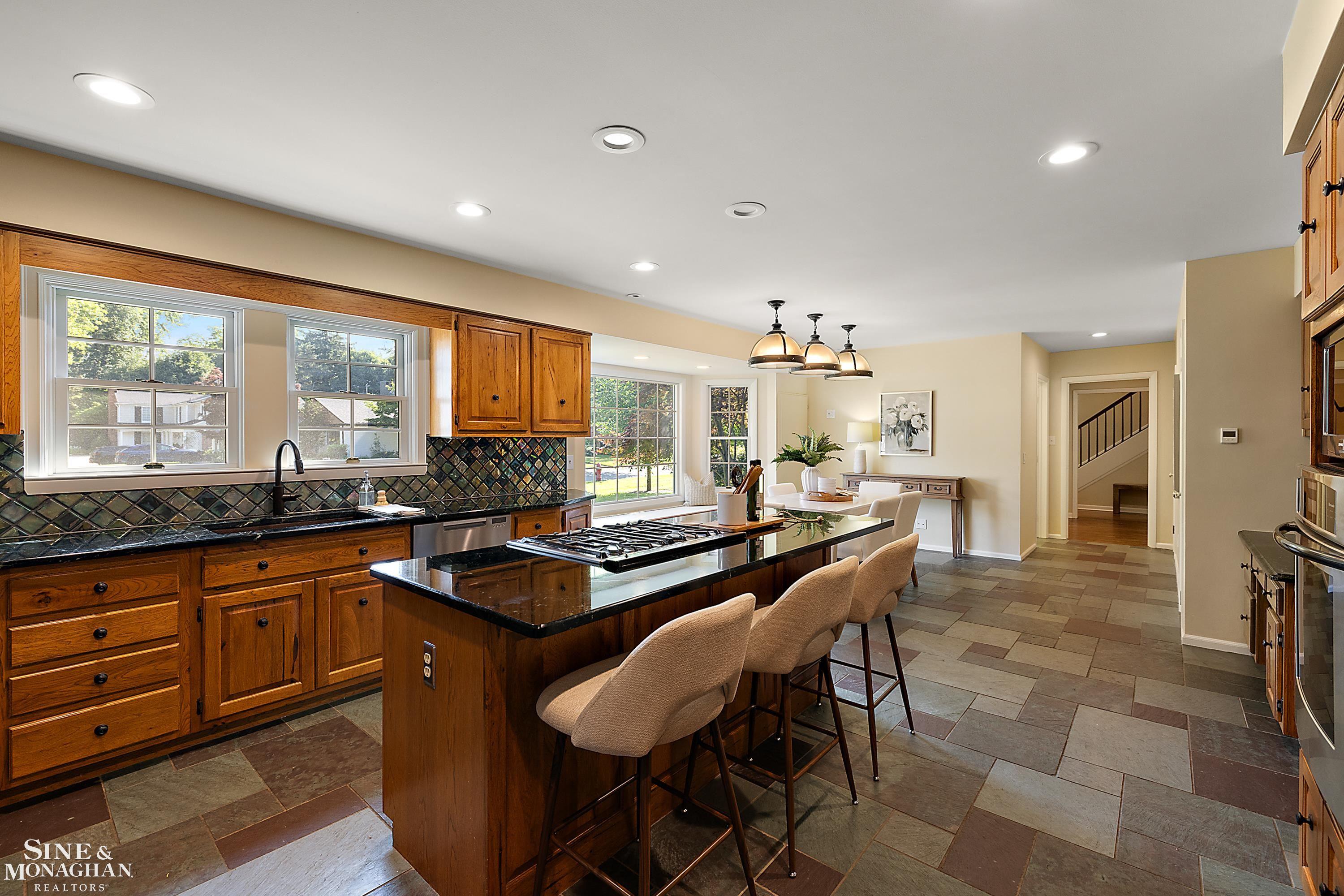 39 Harbor Hill Road