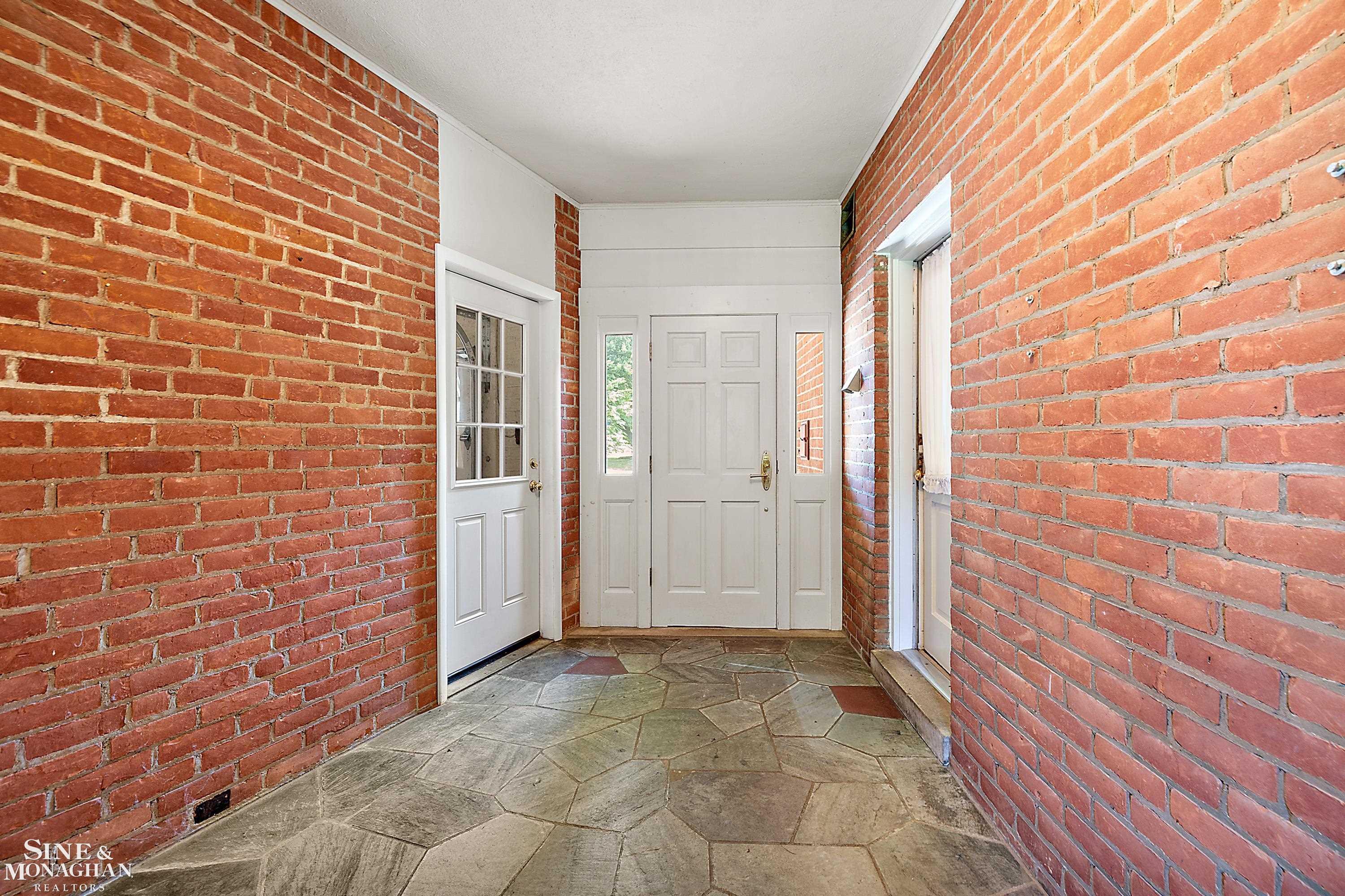 39 Harbor Hill Road