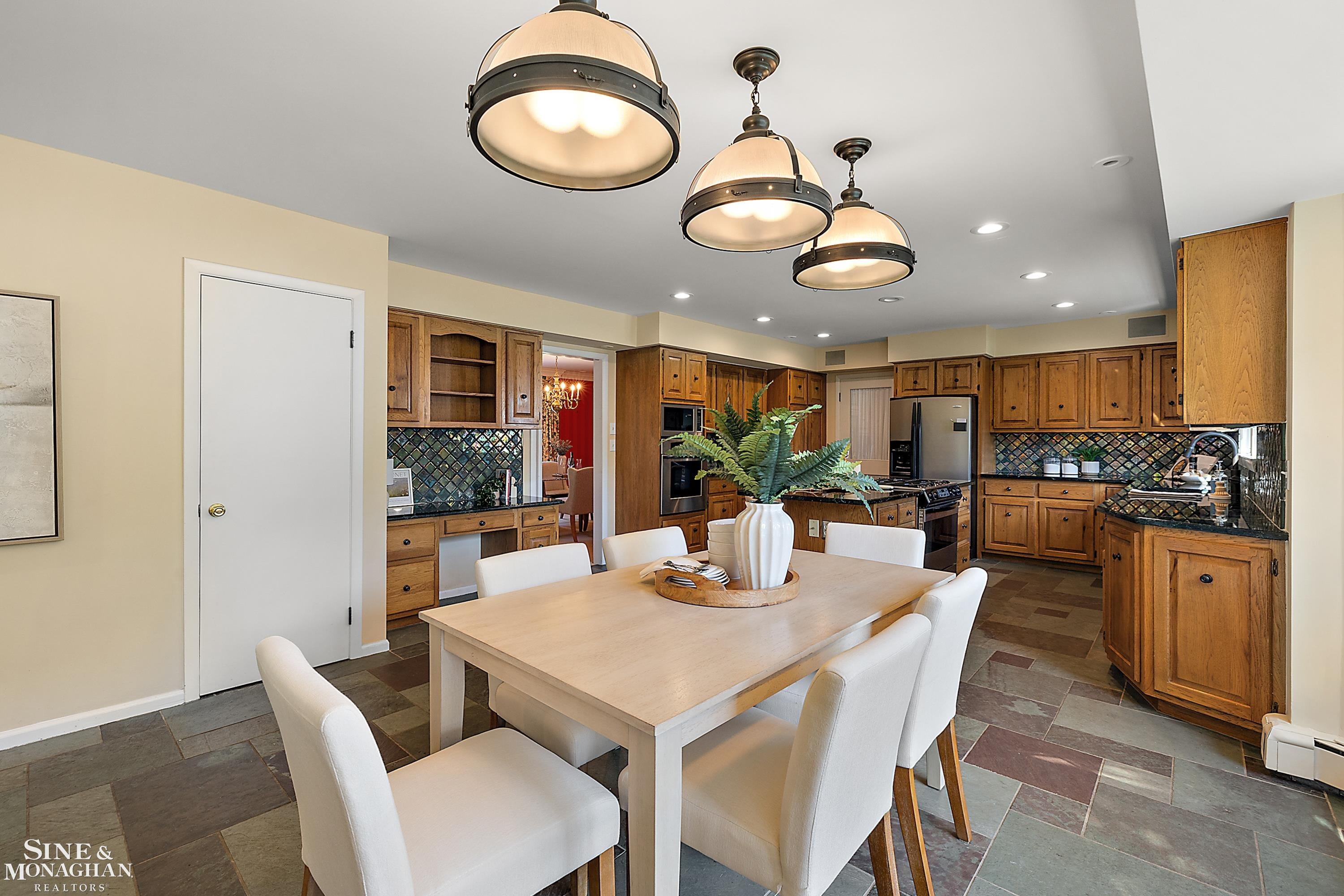 39 Harbor Hill Road