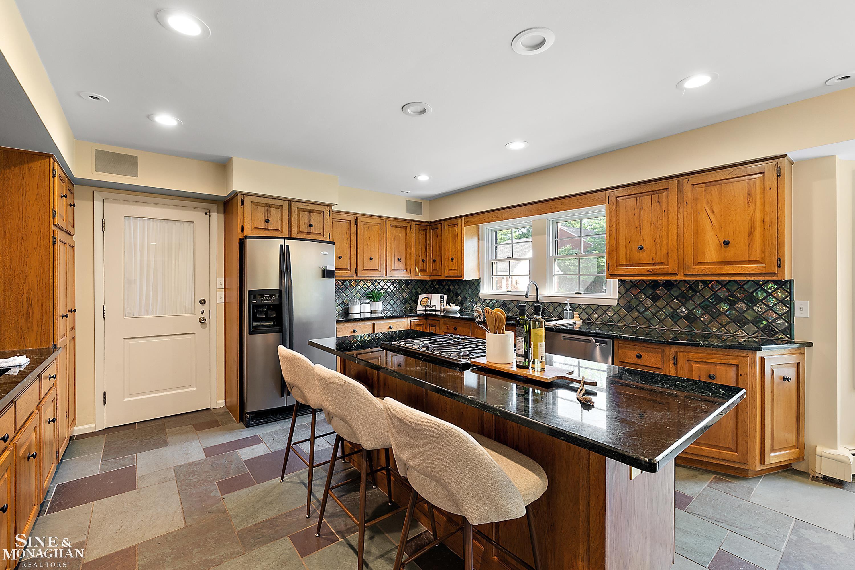 39 Harbor Hill Road