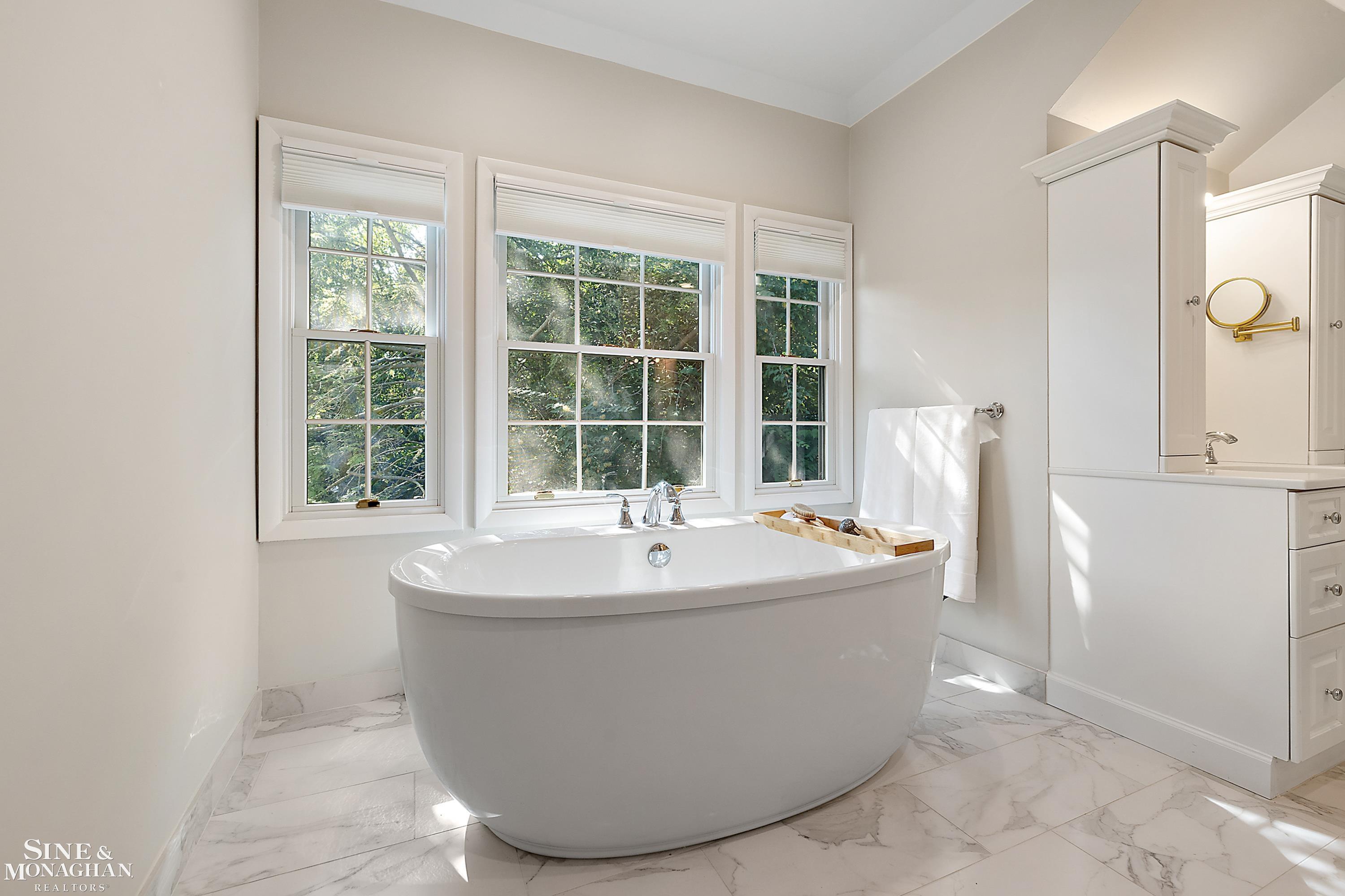 39 Harbor Hill Road