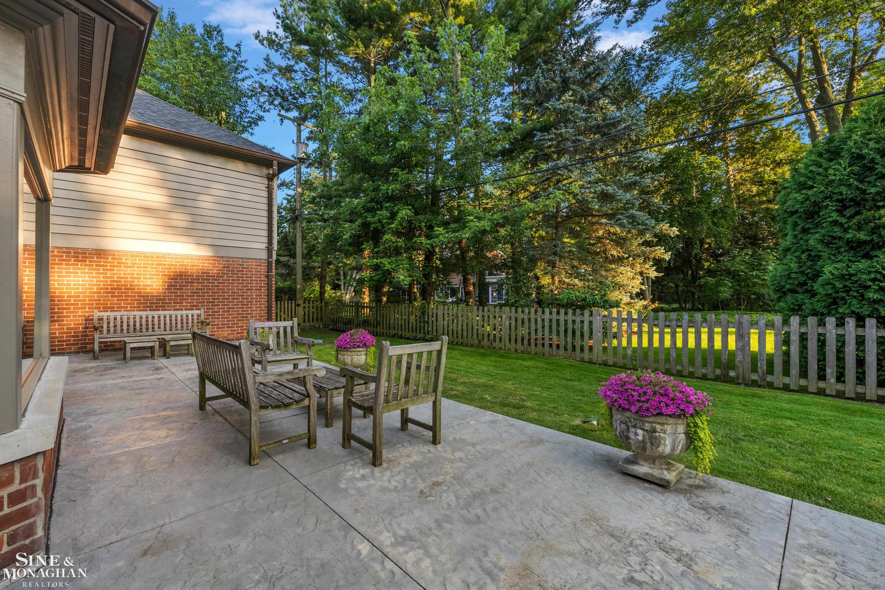 39 Harbor Hill Road