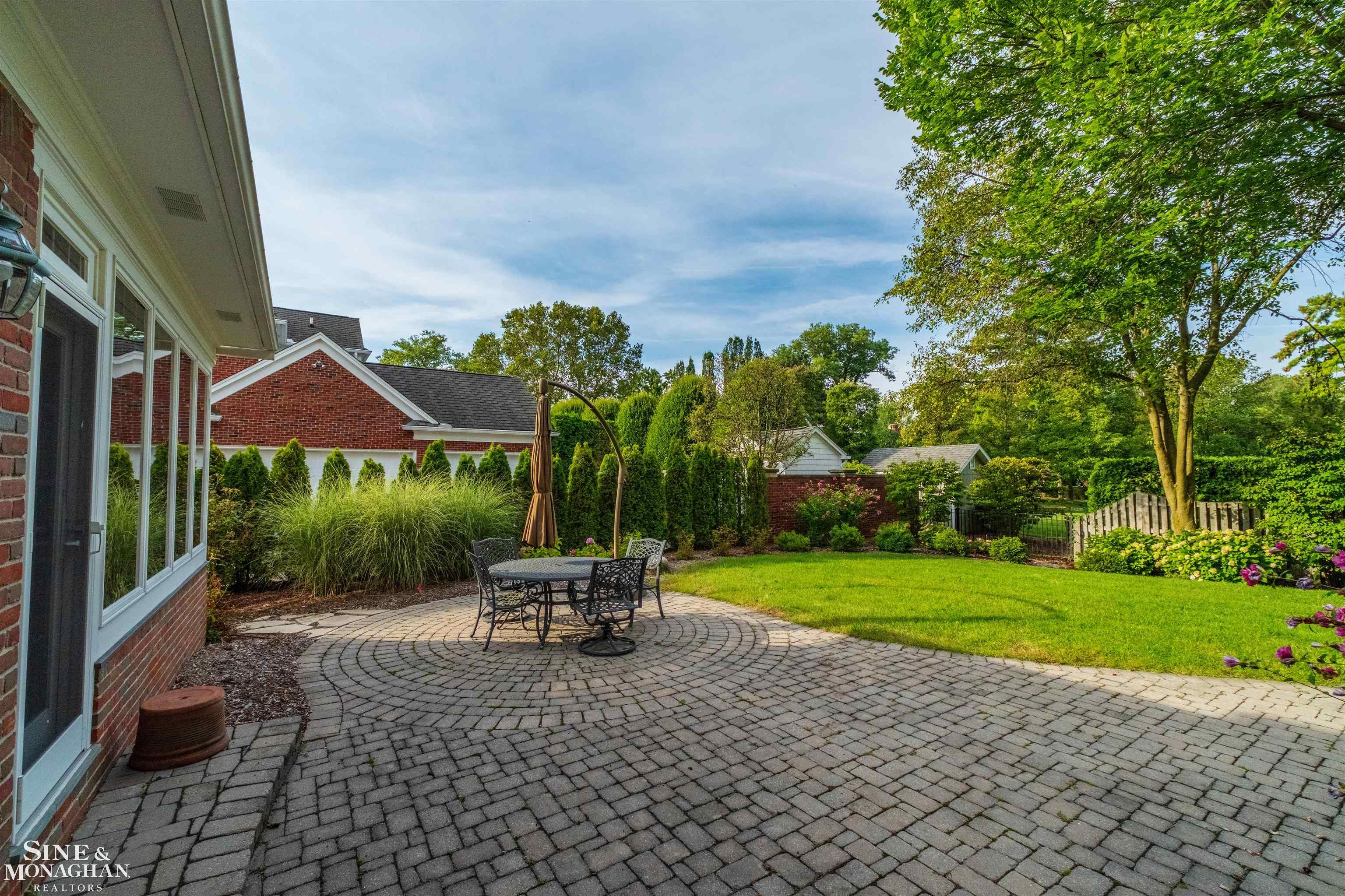 825 Bishop Road, Grosse Pointe