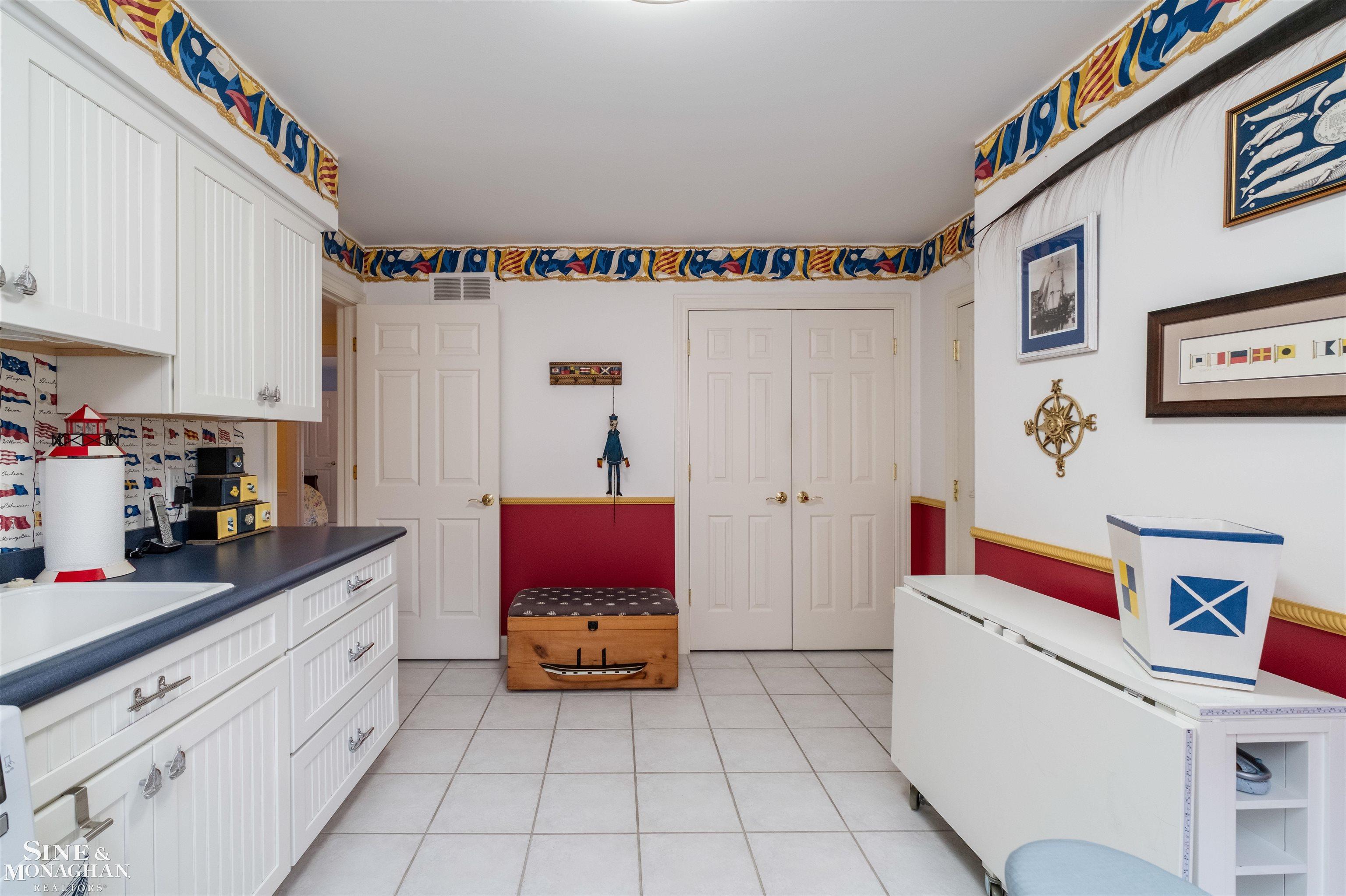 825 Bishop Road, Grosse Pointe