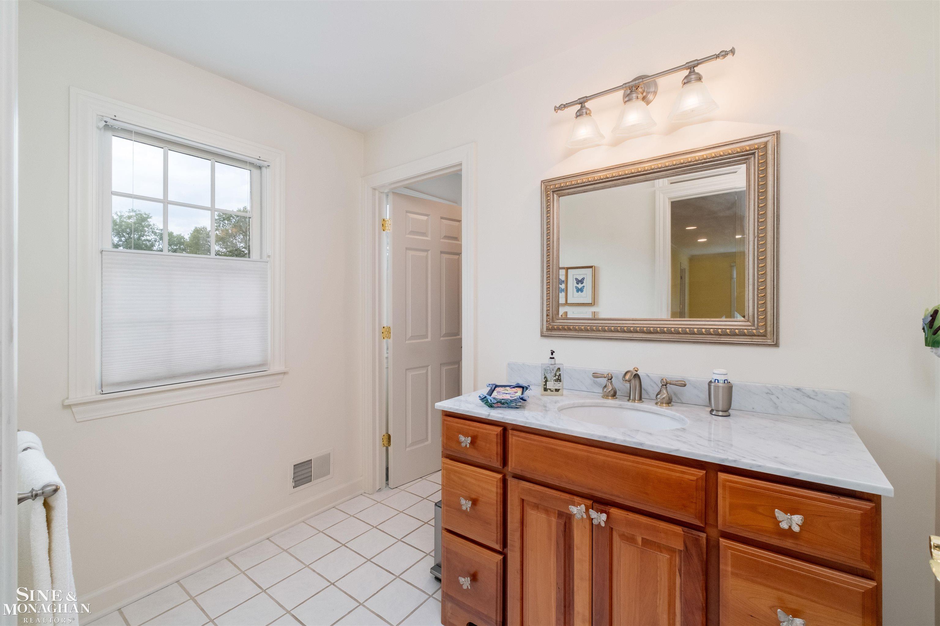 825 Bishop Road, Grosse Pointe