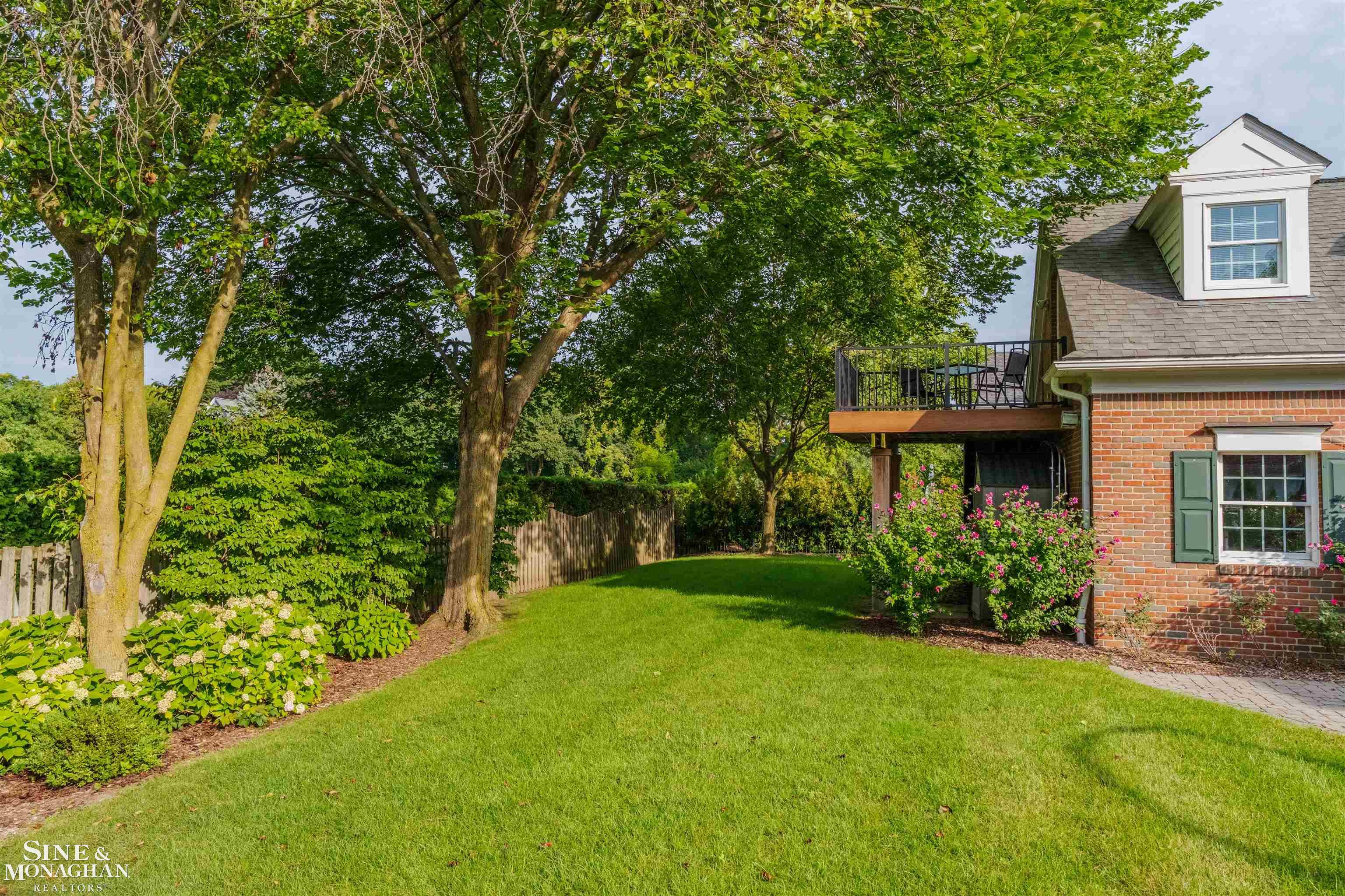 825 Bishop Road, Grosse Pointe