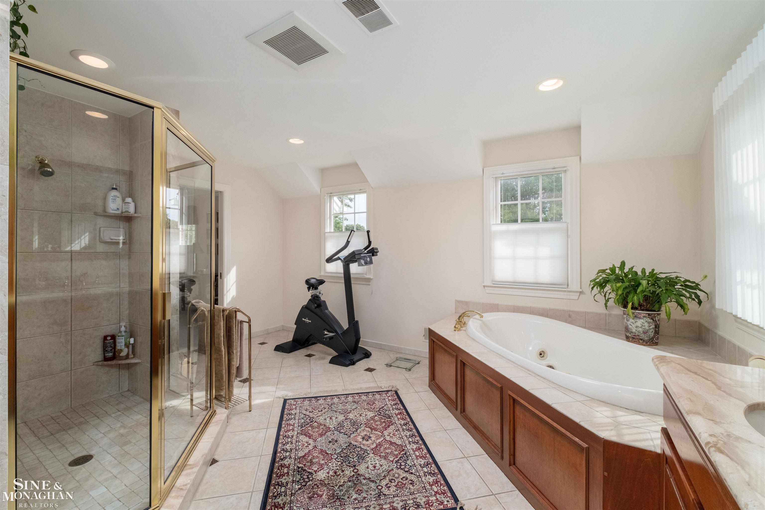 825 Bishop Road, Grosse Pointe