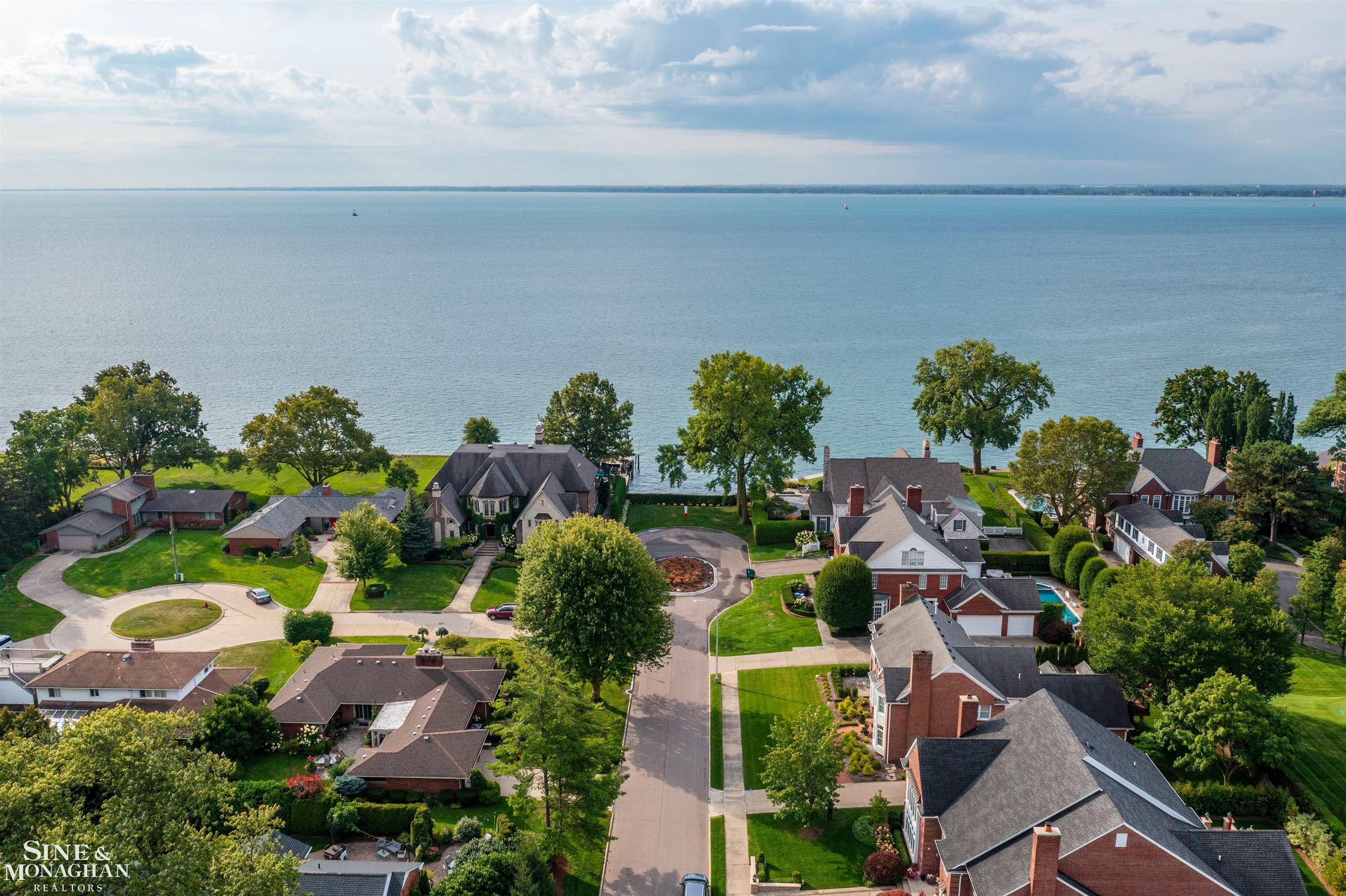 825 Bishop Road, Grosse Pointe