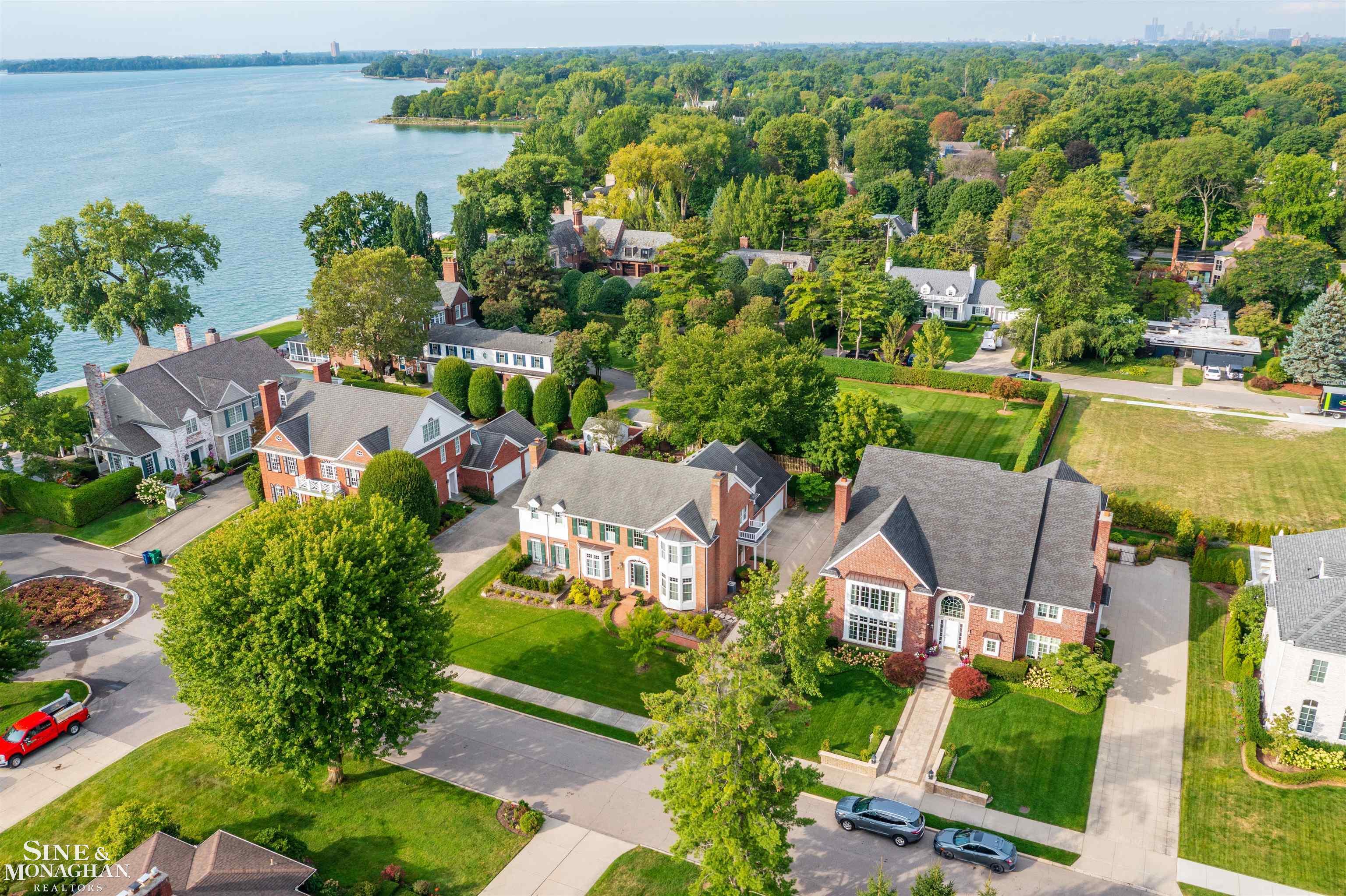 825 Bishop Road, Grosse Pointe