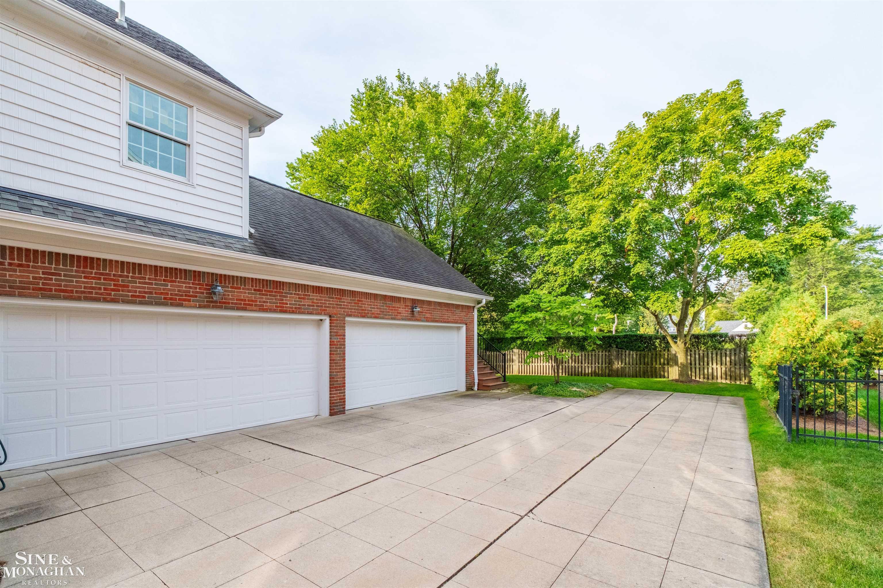 825 Bishop Road, Grosse Pointe