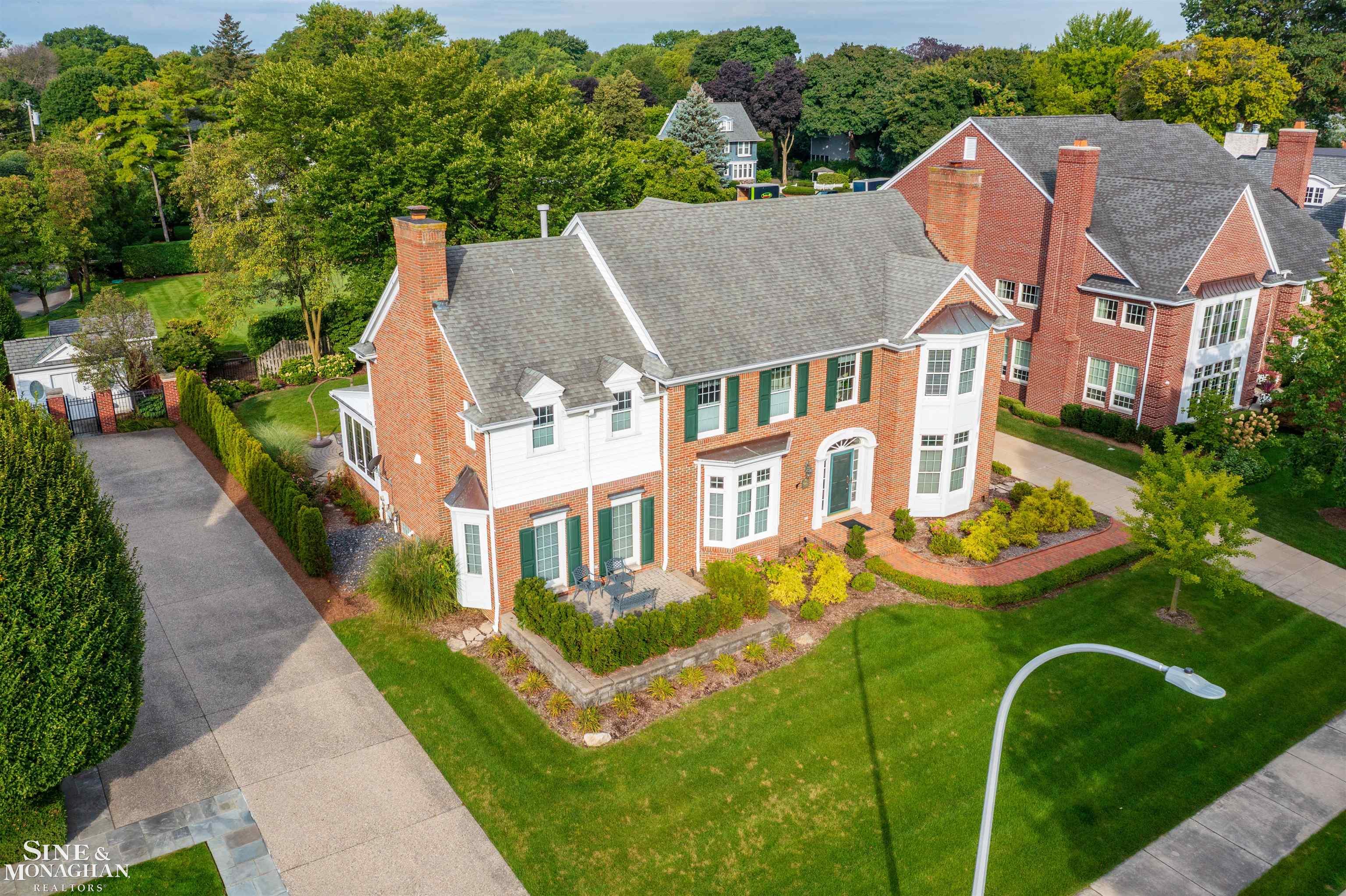 825 Bishop Road, Grosse Pointe