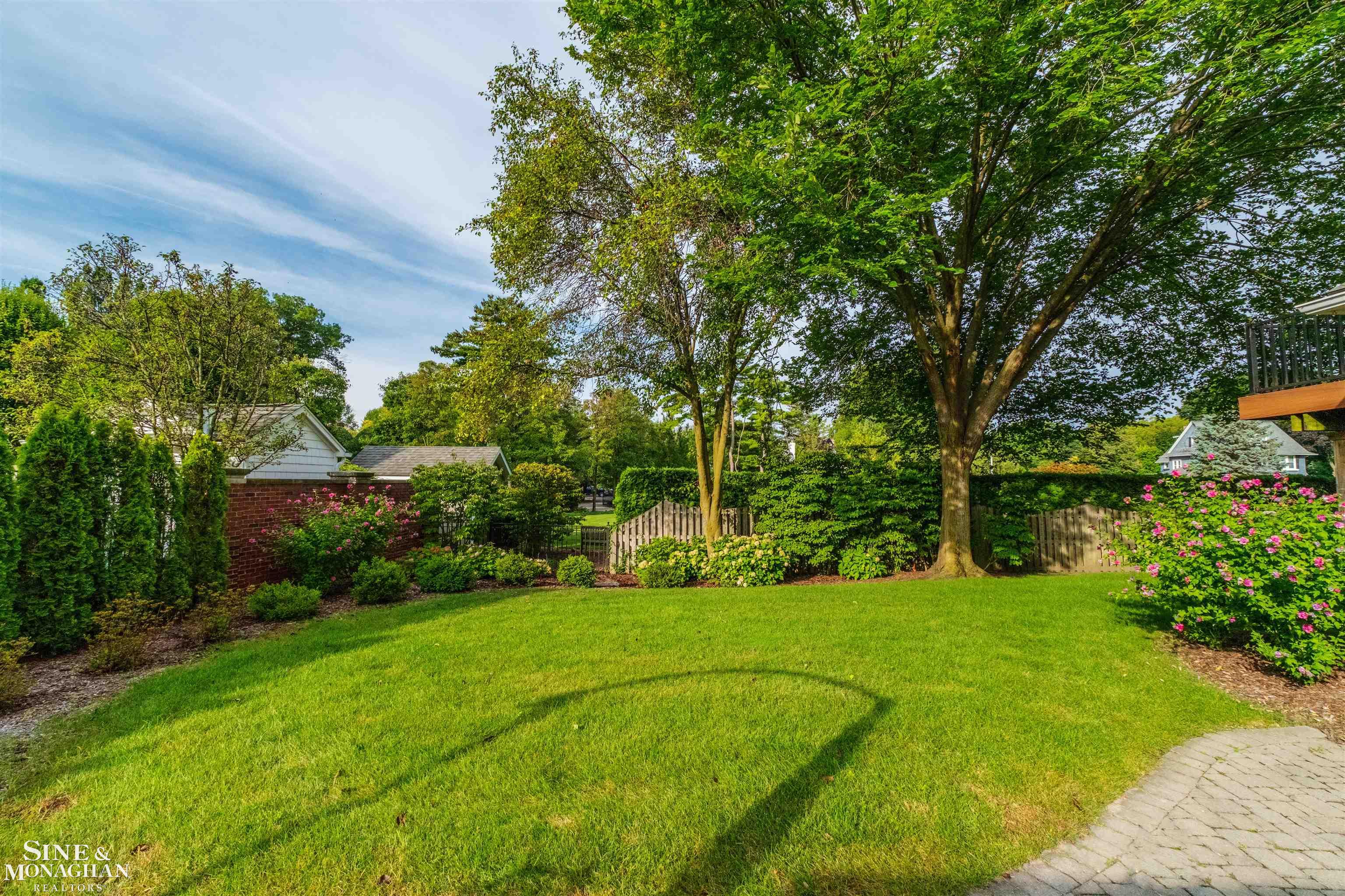 825 Bishop Road, Grosse Pointe