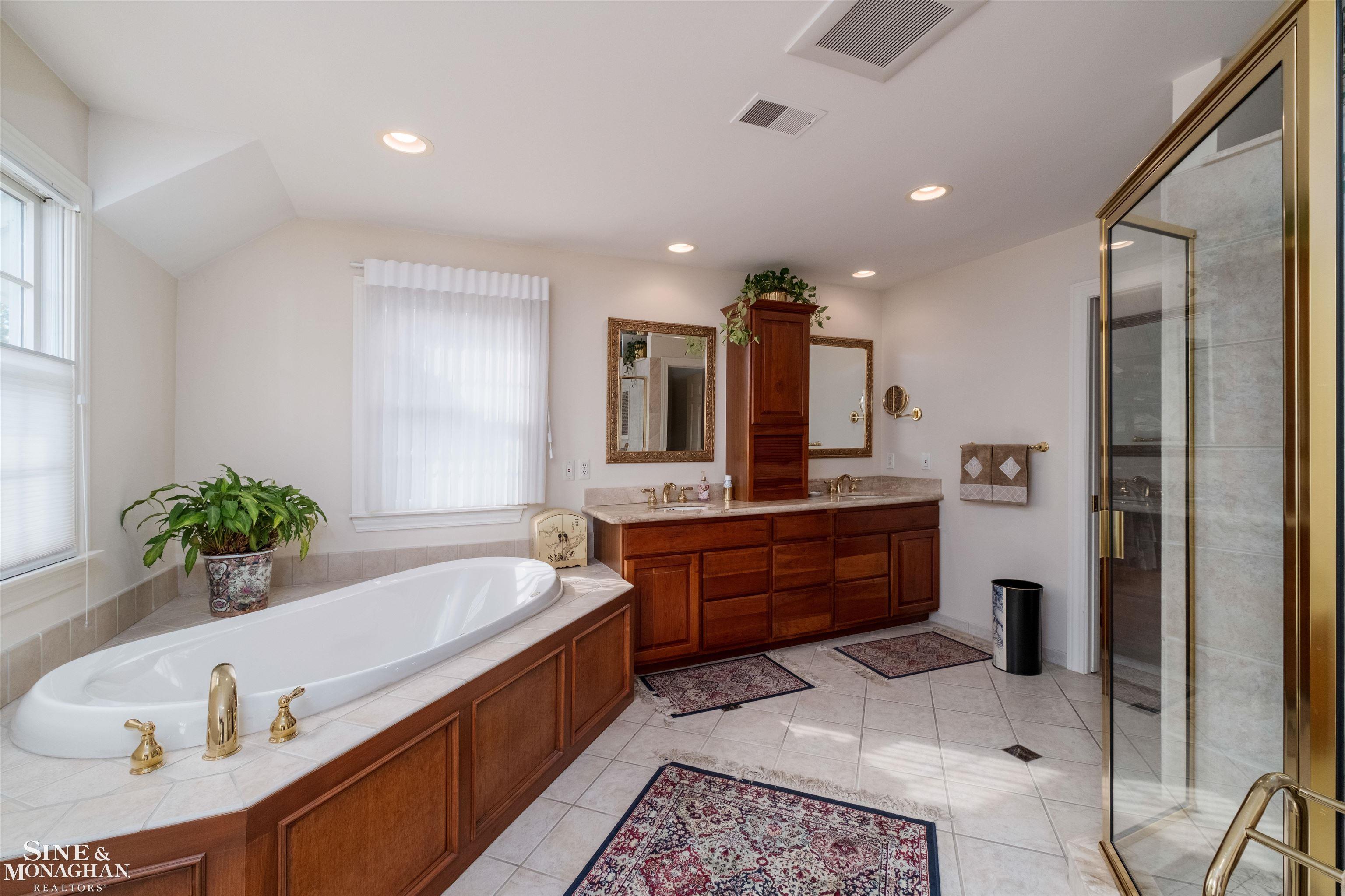 825 Bishop Road, Grosse Pointe