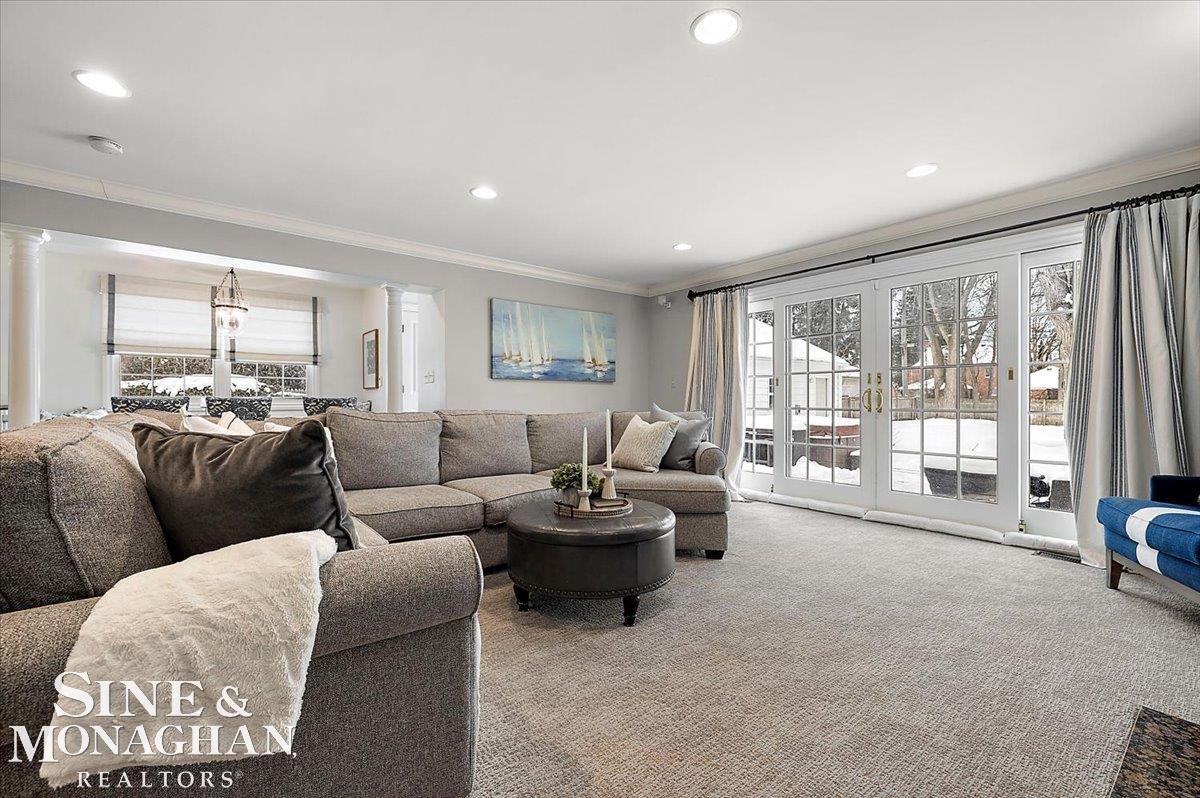 614 Rivard Boulevard