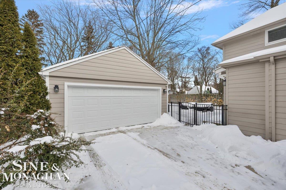 614 Rivard Boulevard