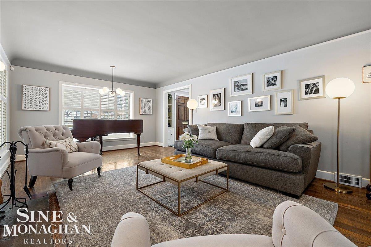 614 Rivard Boulevard