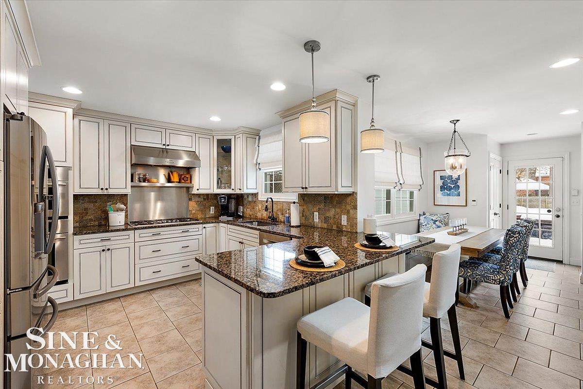 614 Rivard Boulevard