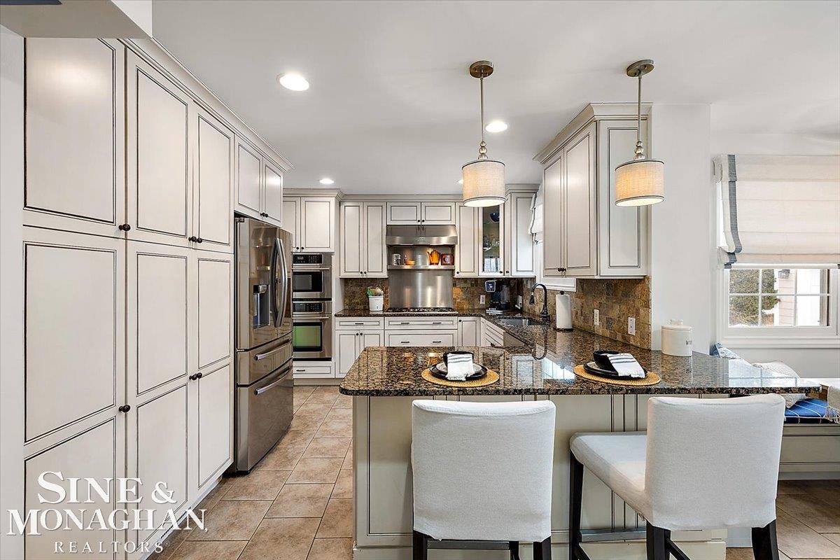 614 Rivard Boulevard