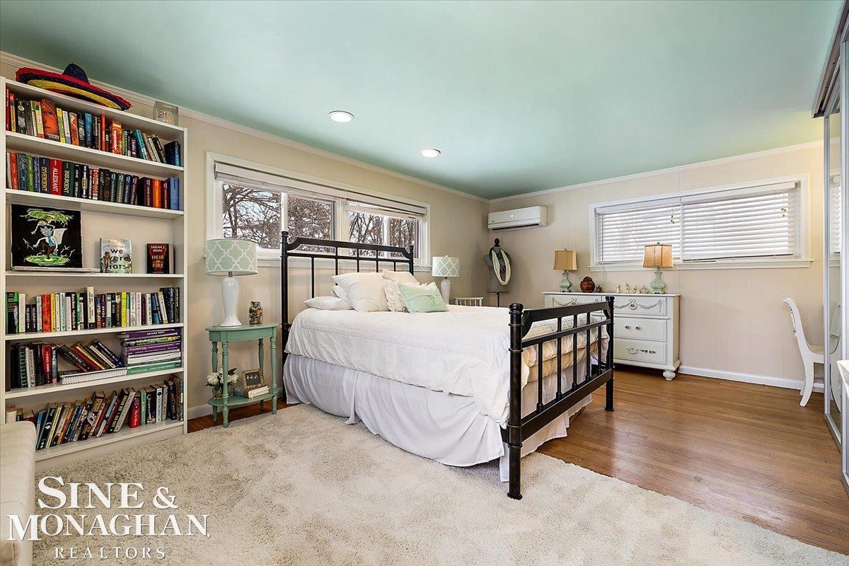 614 Rivard Boulevard