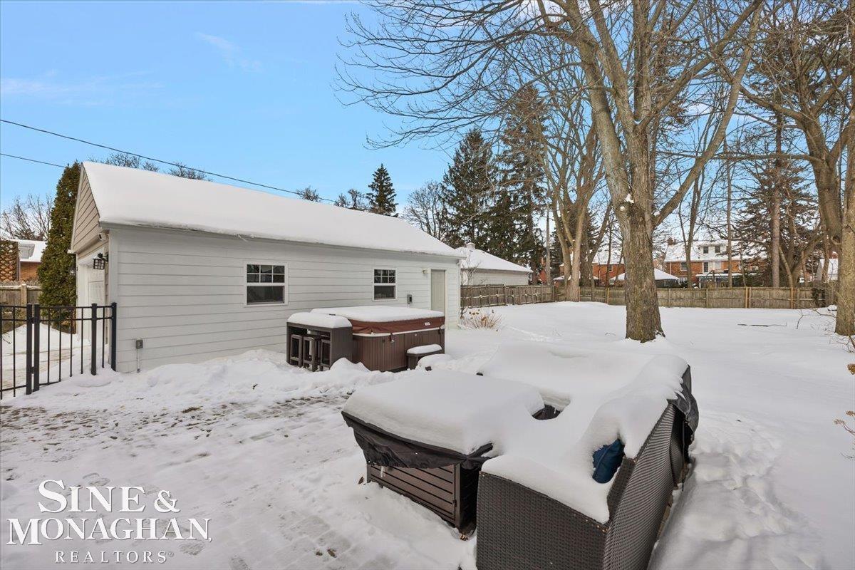 614 Rivard Boulevard