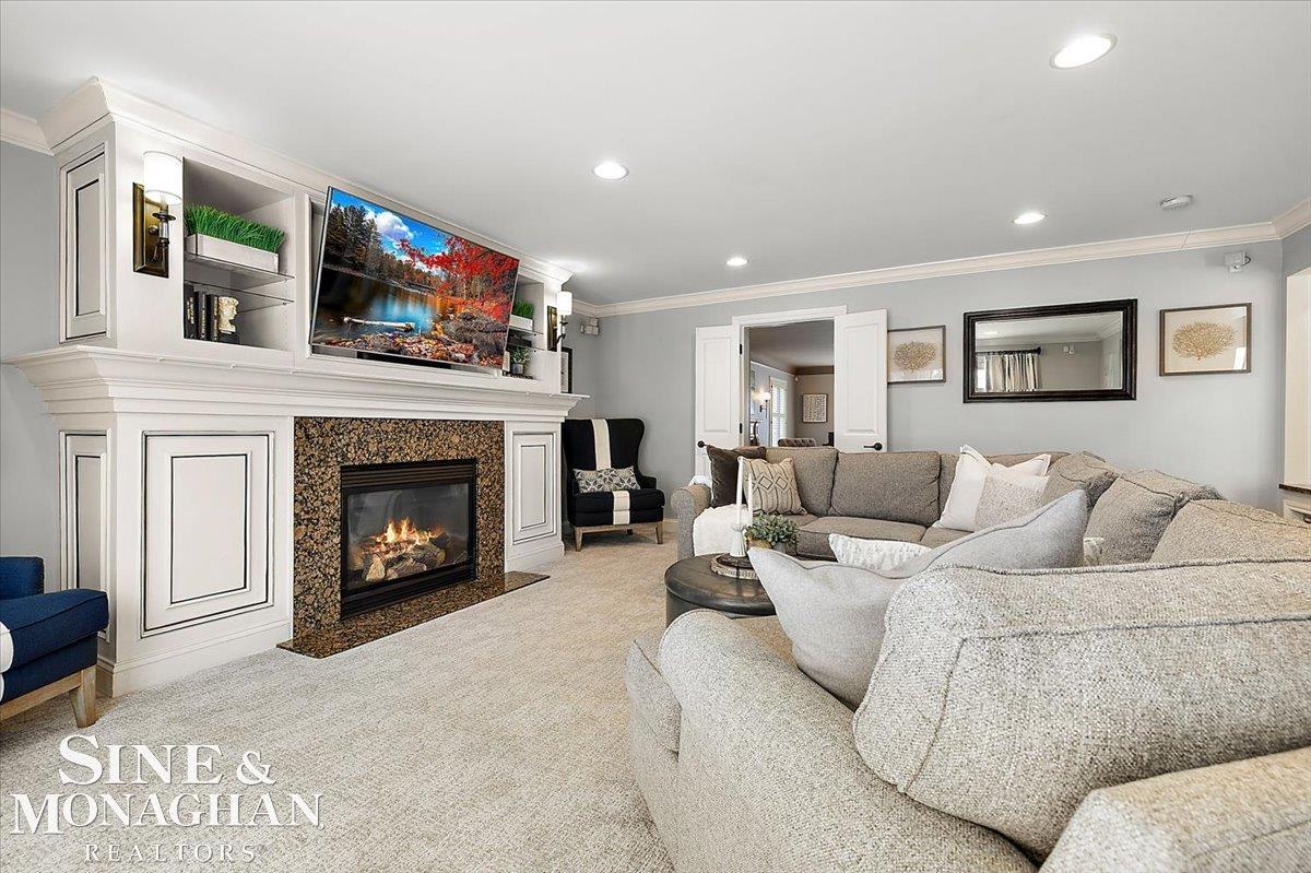 614 Rivard Boulevard