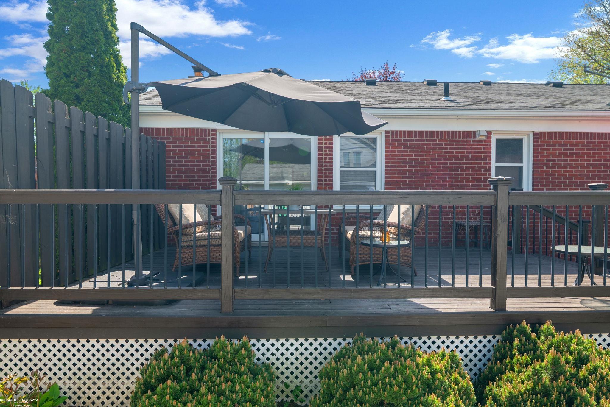 832 Loraine Street