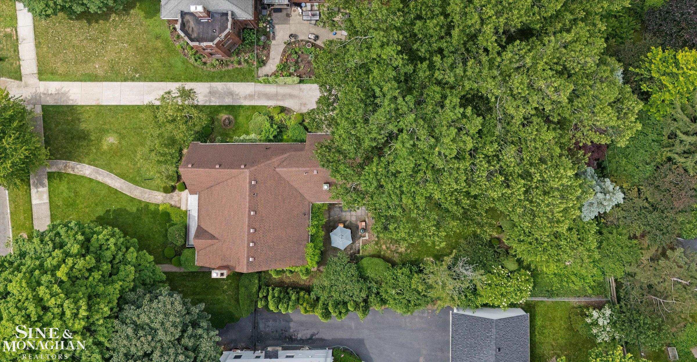 542 Lakepointe Street