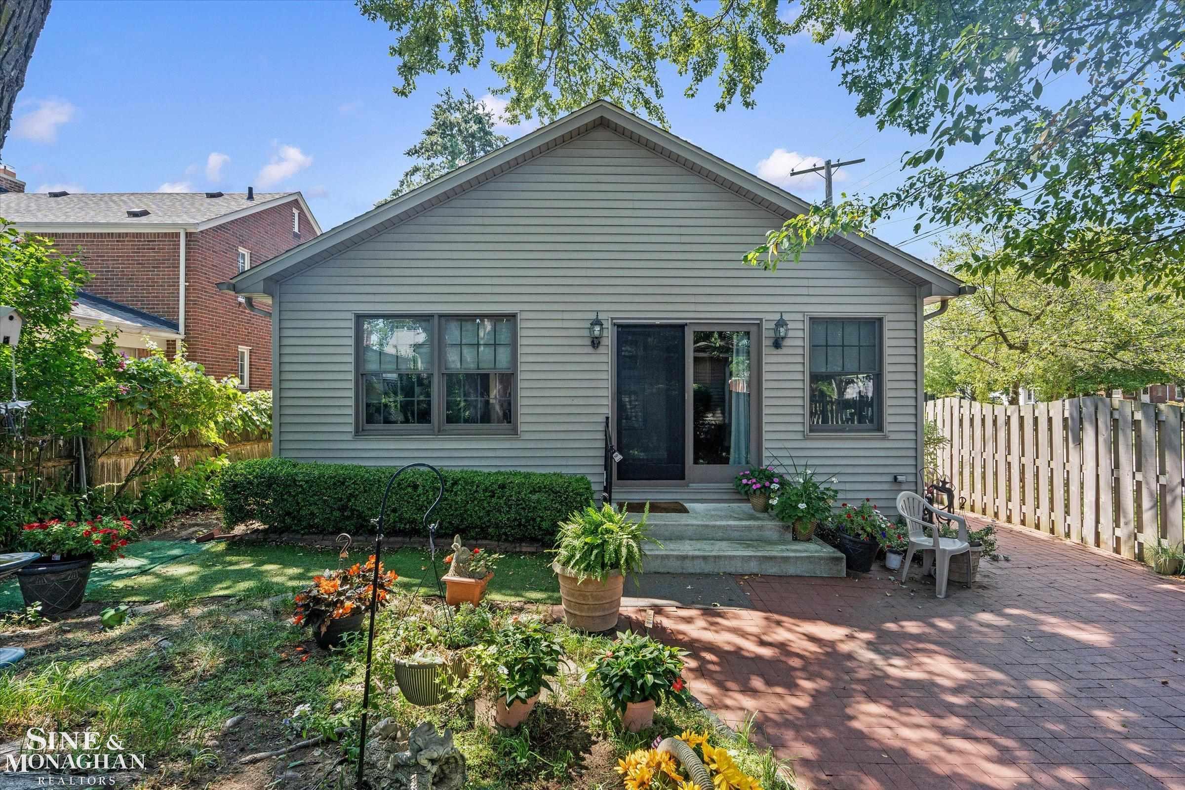 1930 Lochmoor Boulevard