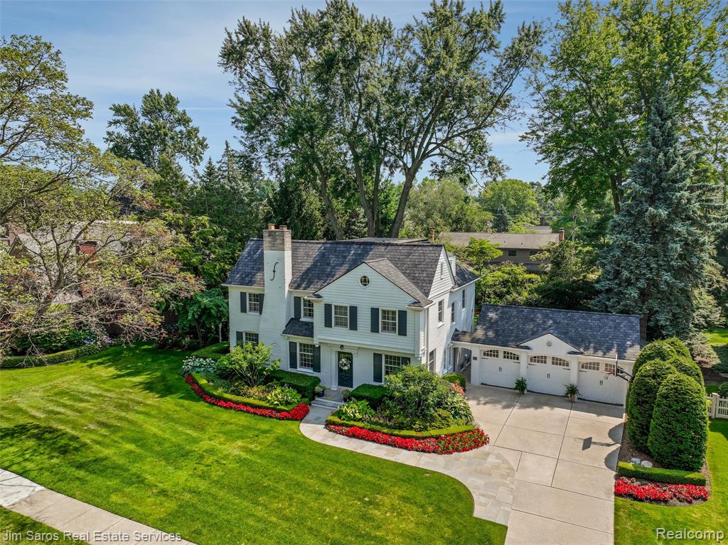 51 Lochmoor Boulevard