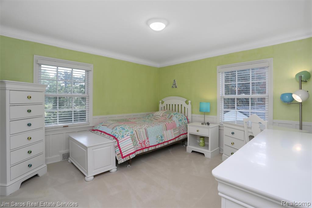 51 Lochmoor Boulevard