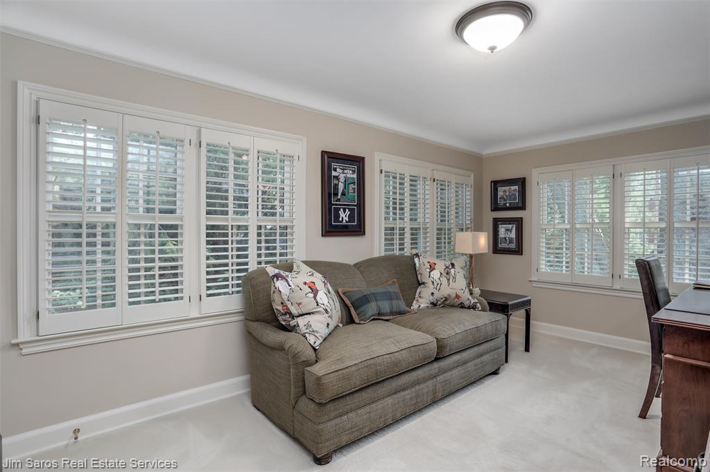 51 Lochmoor Boulevard