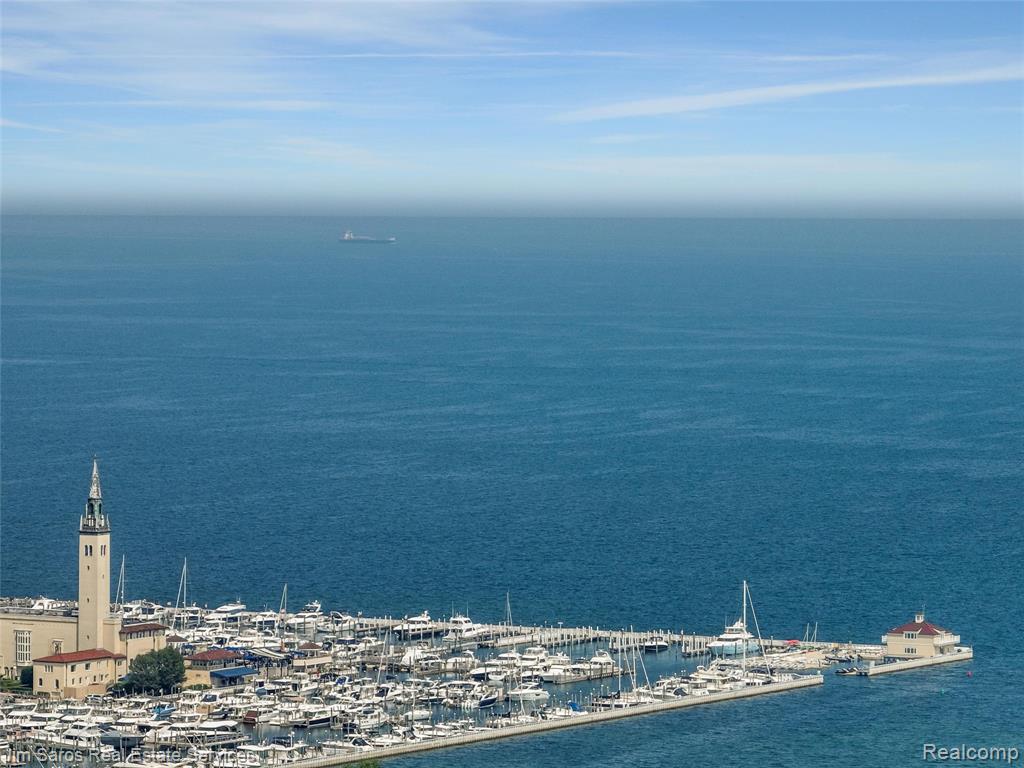 51 Lochmoor Boulevard