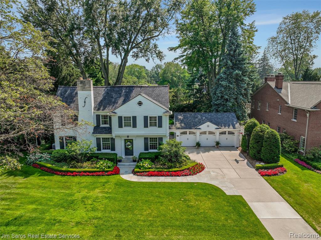 51 Lochmoor Boulevard