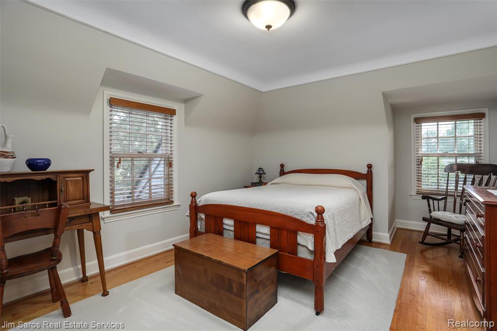 51 Lochmoor Boulevard