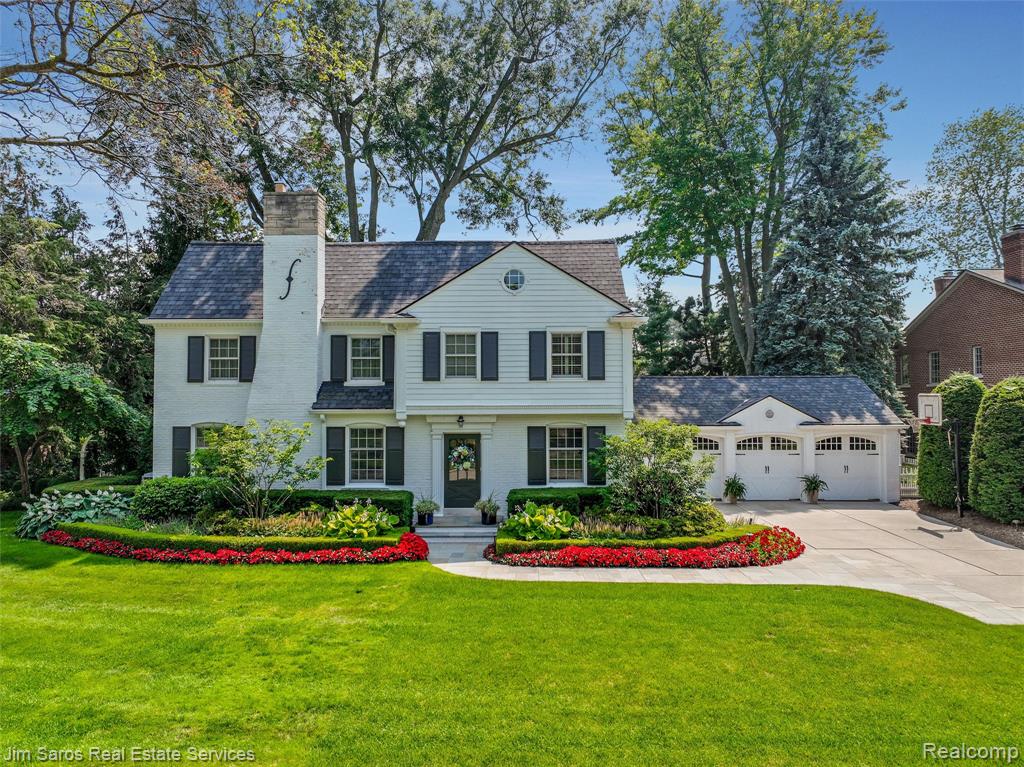 51 Lochmoor Boulevard