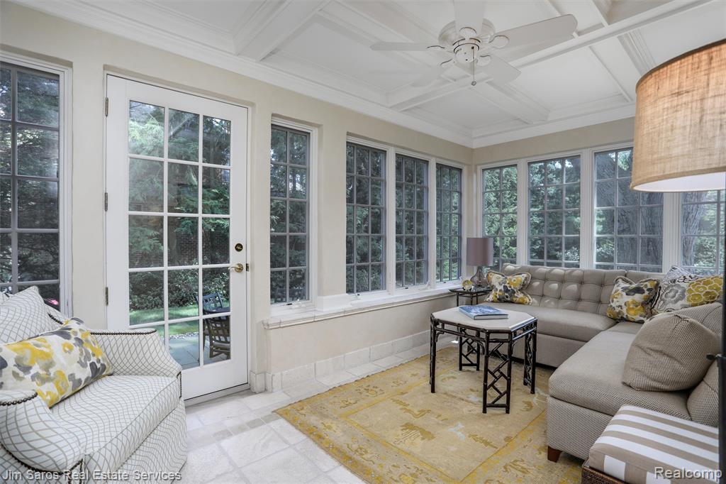 51 Lochmoor Boulevard