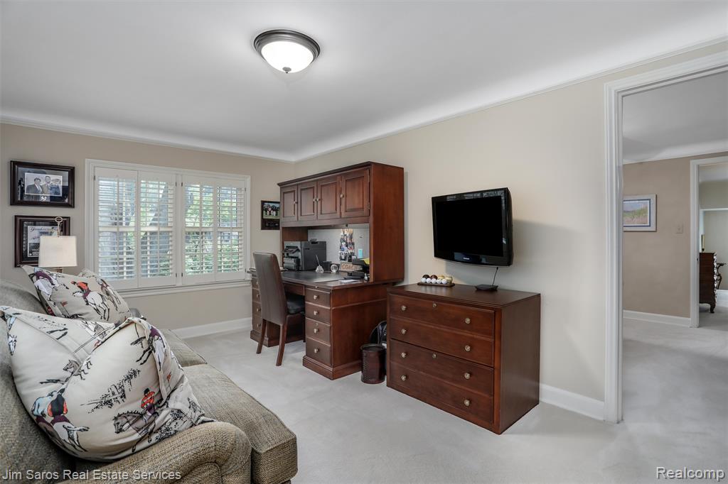 51 Lochmoor Boulevard