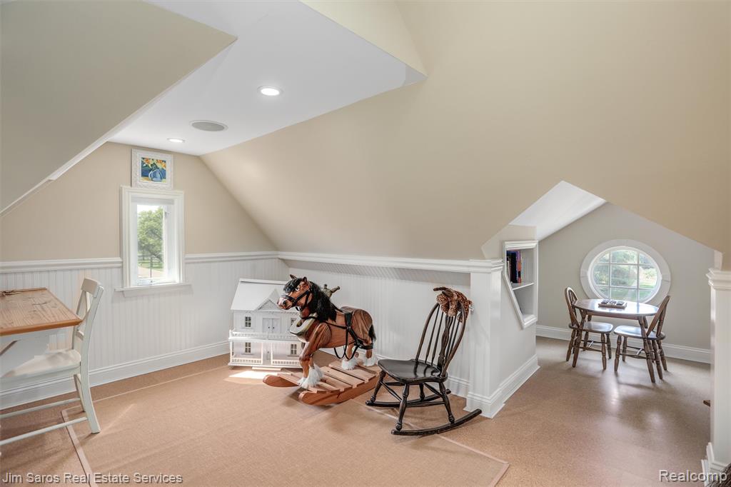 51 Lochmoor Boulevard