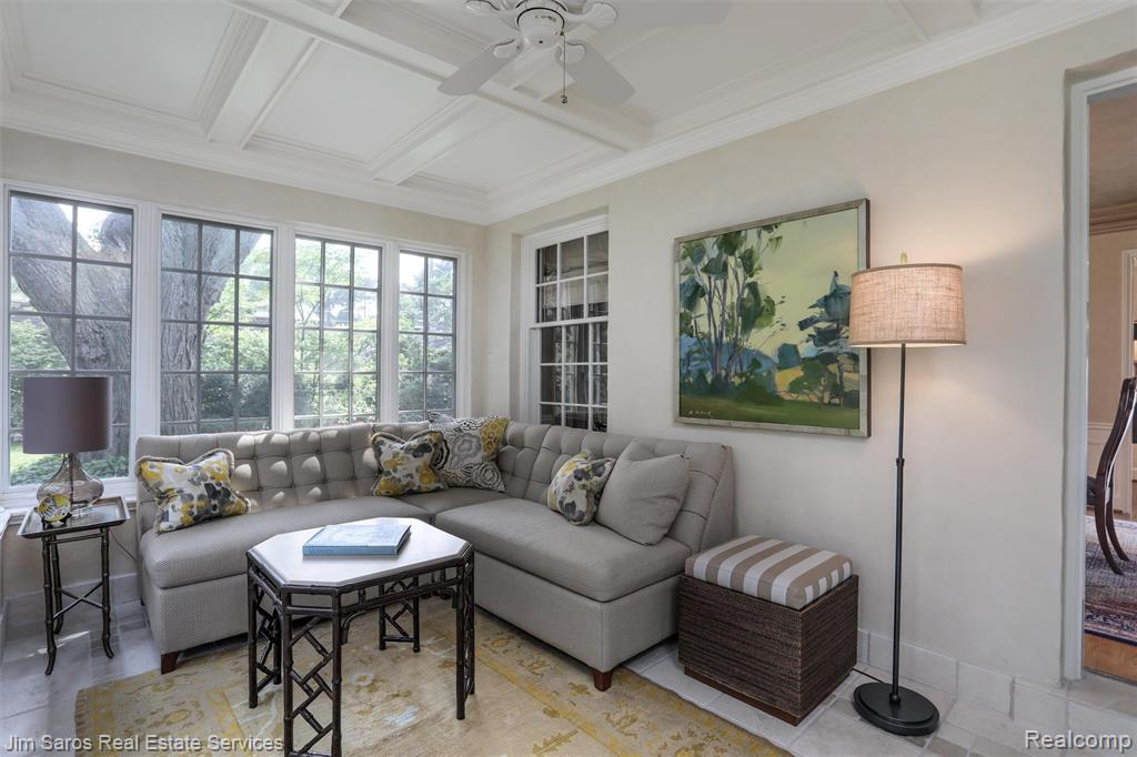 51 Lochmoor Boulevard