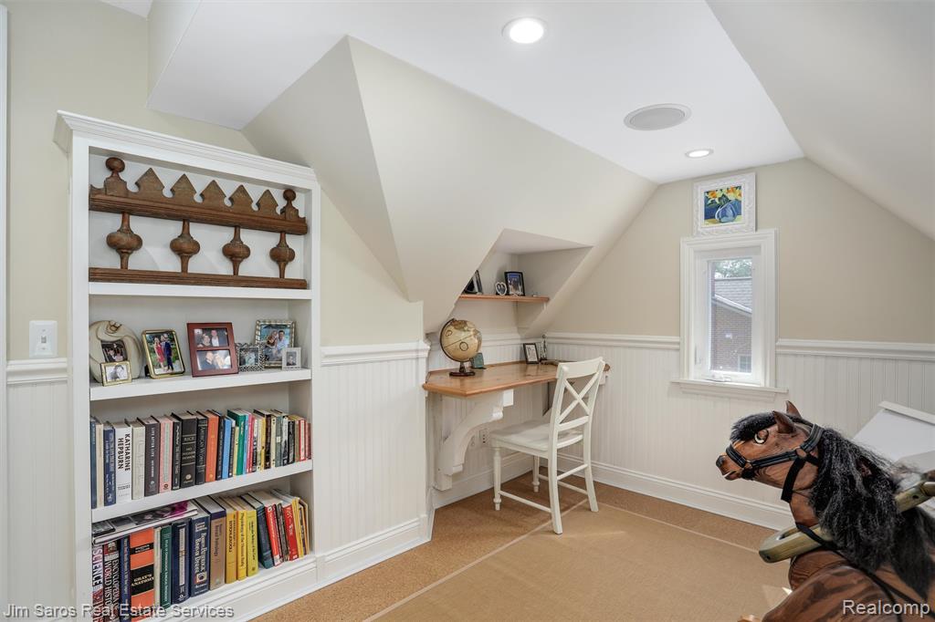 51 Lochmoor Boulevard