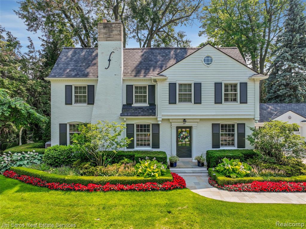 51 Lochmoor Boulevard