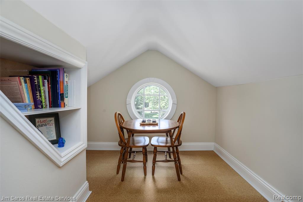 51 Lochmoor Boulevard