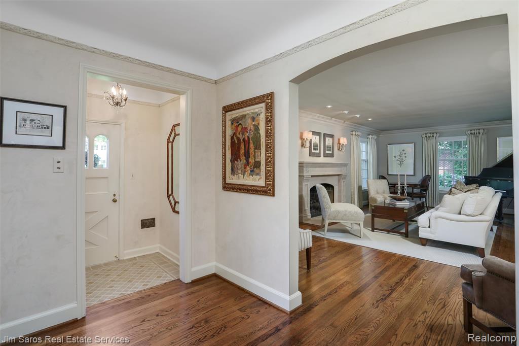 51 Lochmoor Boulevard