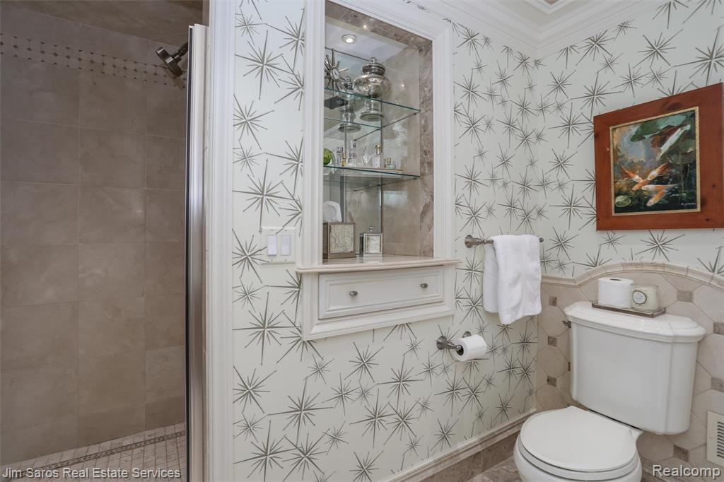 51 Lochmoor Boulevard