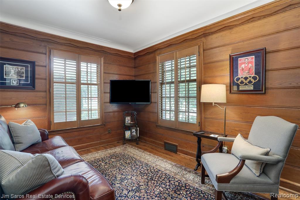 51 Lochmoor Boulevard